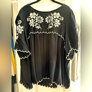Old Navy BoHo, black and cream embroidered floral oversize top size XXL nwt